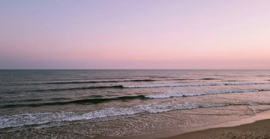 Représentation visuelle abstraite de vagues successives symbolisant les orgasmes multiples